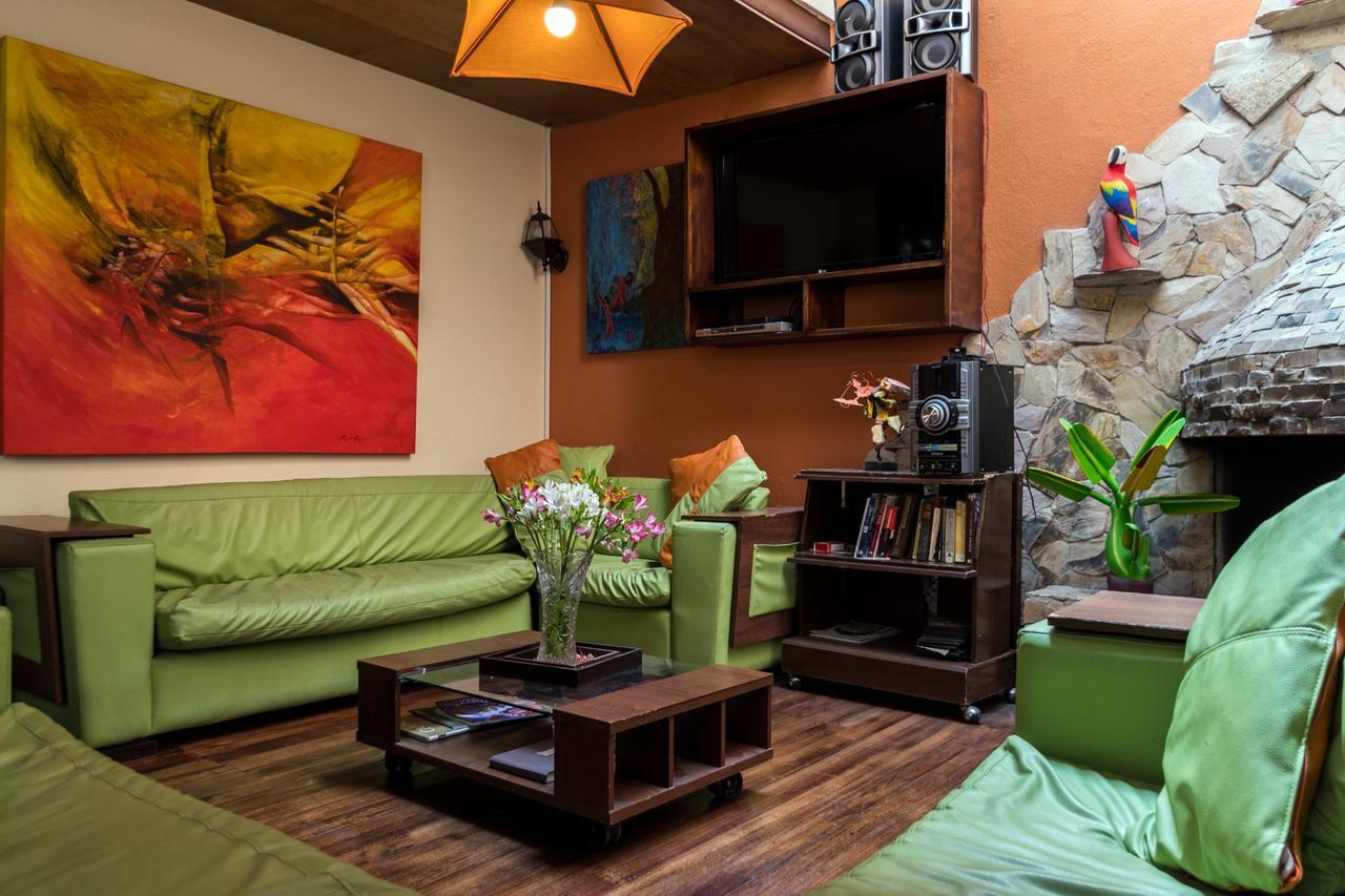 Casa Del Arupo Hostel Quito Kültér fotó